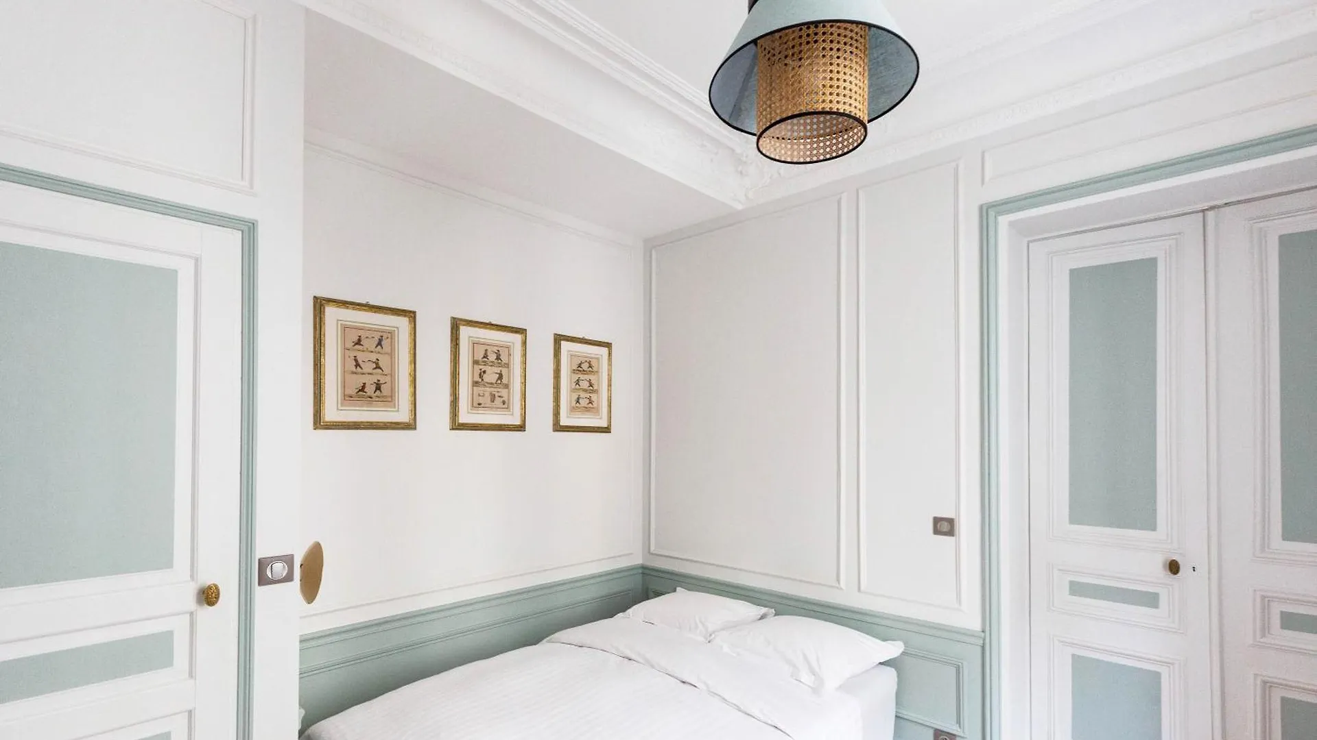 Veeve - Classical Features In The 9th Appartement