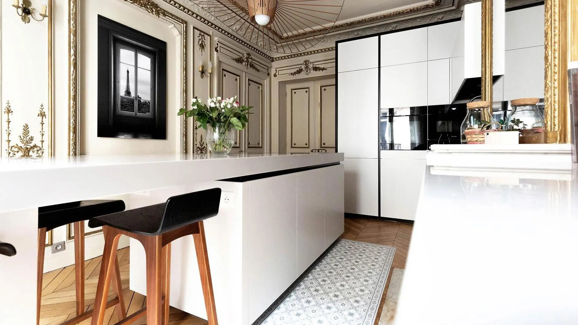 Apartment Veeve - Classical Features In The 9th *