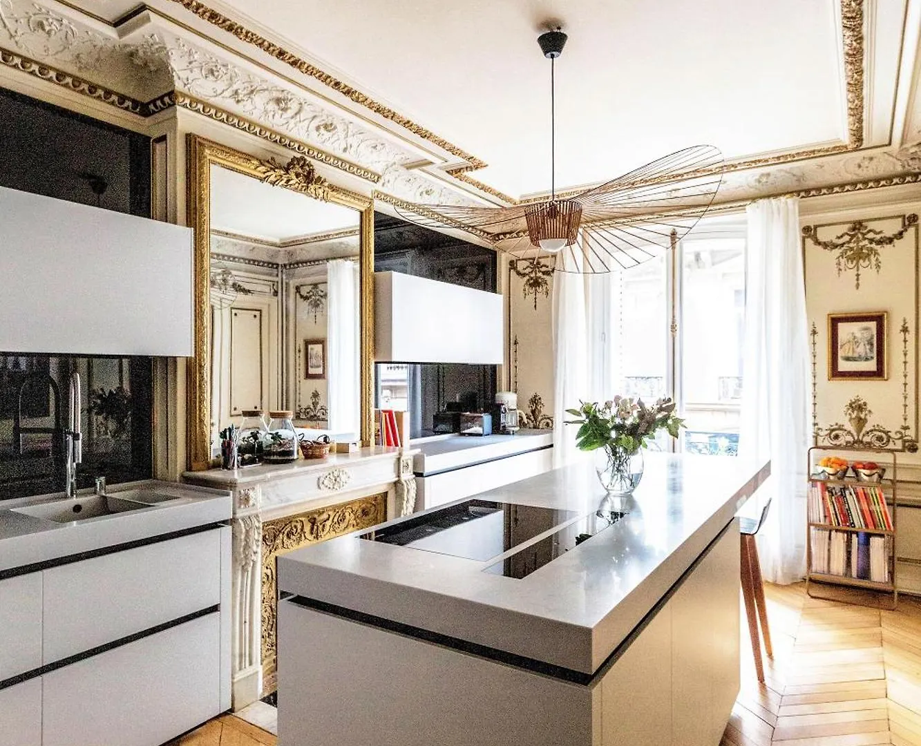 Veeve - Classical Features In The 9th Apartment Paris